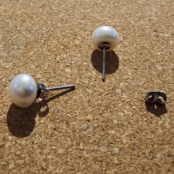 Silver Pearl Earrings- Pierced NEW FINAL PRICE - Picture 9 of 10